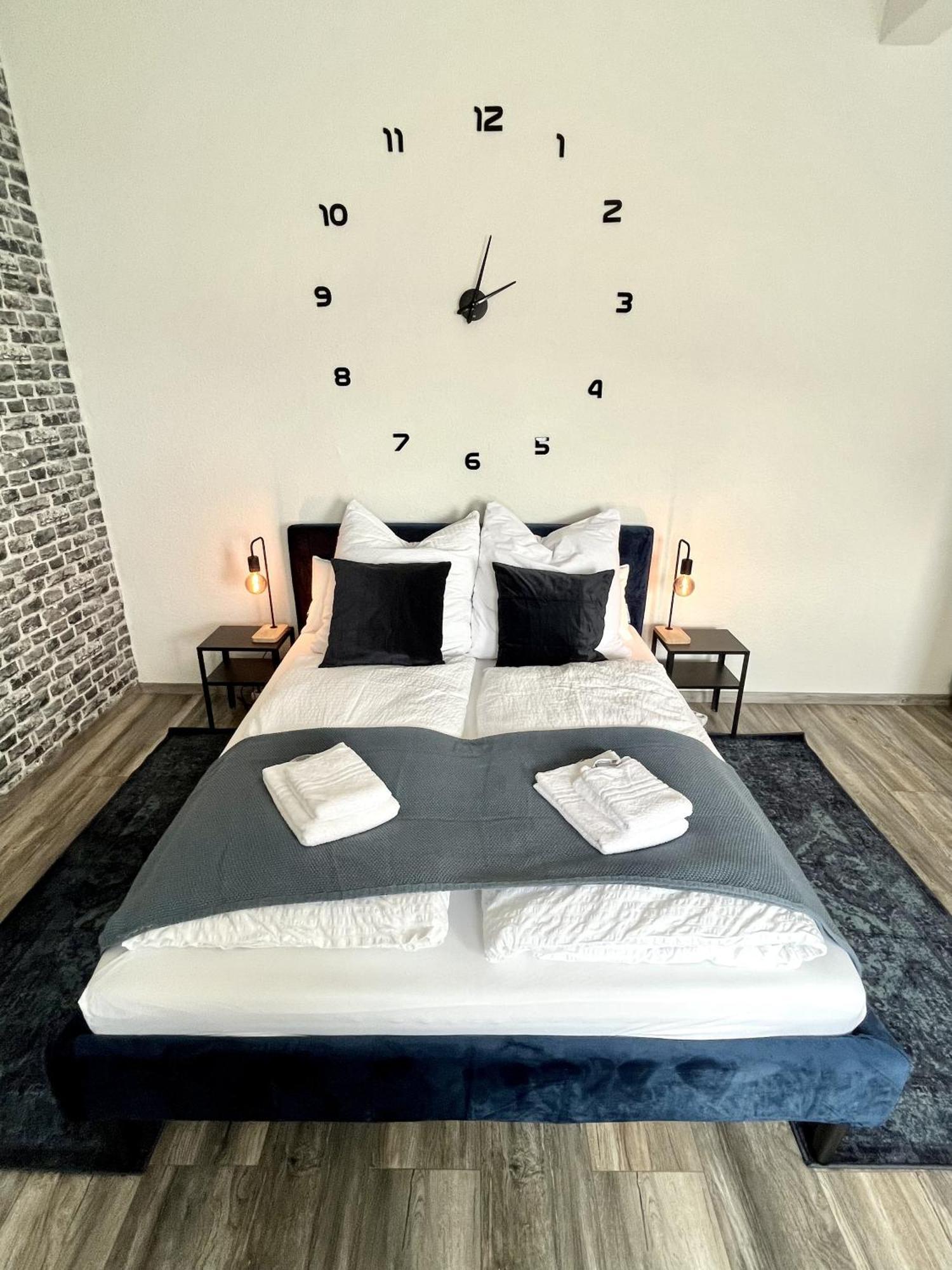 Endless: Mitten Im Zentrum Inkl. Stellplatz Schwerin  Esterno foto